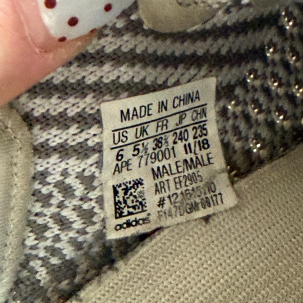 Yeezy Boost 350 V2 - Picture 4 of 5